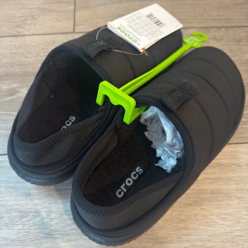 Crocs UnisexAdult Classic Puff Moc Size 6
